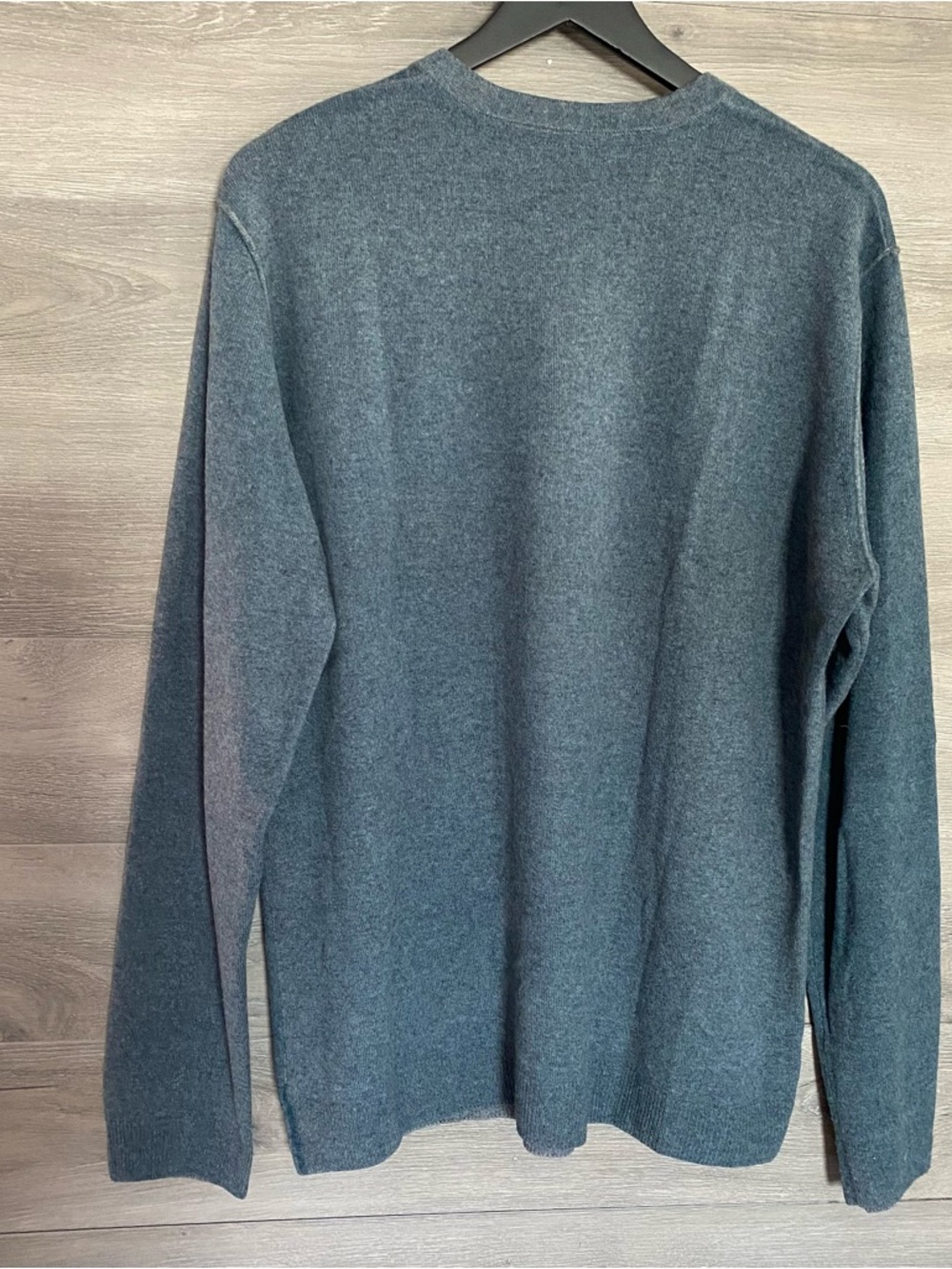 Transcript Cashmere V Neck Sweater - Picture 6 of 6